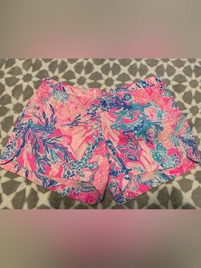 Lilly Pulitzer Ocean view shorts medium
Light Pascha Pink Aquadaisic